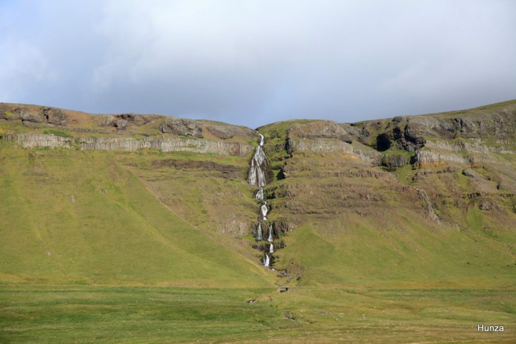 Cascade le long de la route Snæfellsnesvegur en Islande