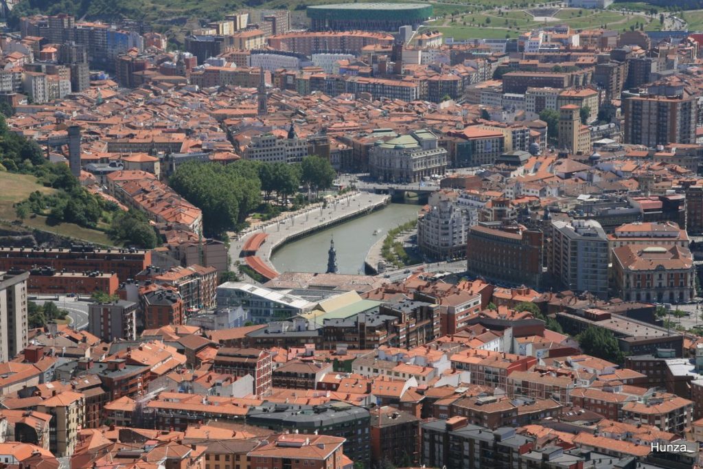 Vue du Casco Viejo et de la ria de Bilbao depuis Artxanda