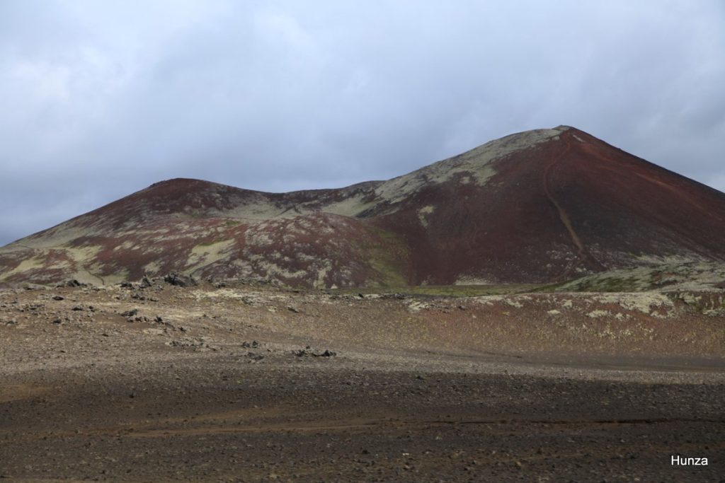 Cratères volcaniques dans le champ de lave de Berserkjahraun, en Islande