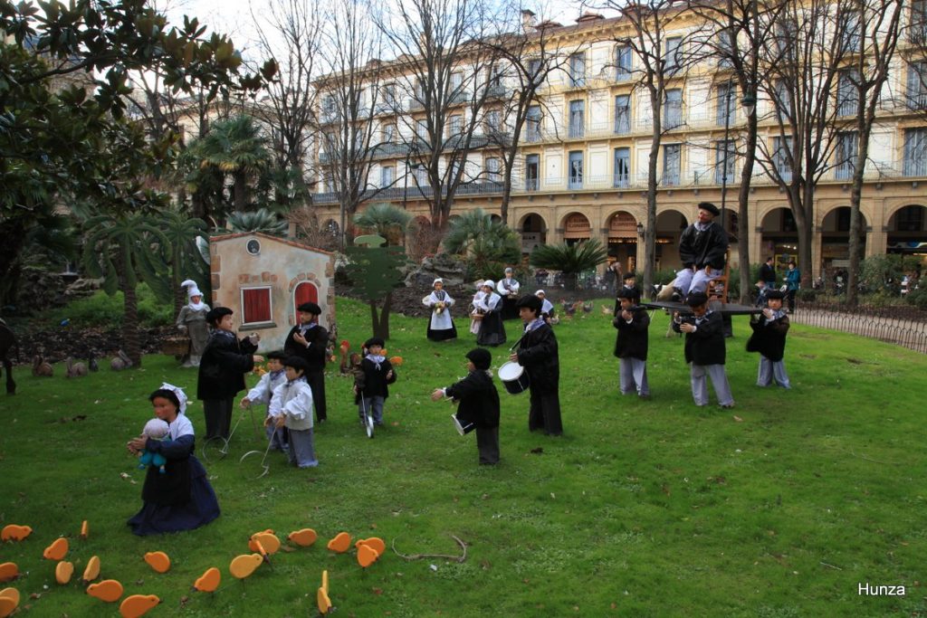 Crèche de Noël sur la place Gipuzkoa à Saint-Sébastien