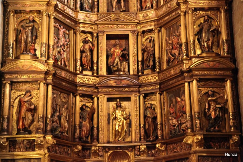 Détail du retable principal de l’église Saint-Vincent à Saint-Sébastien
