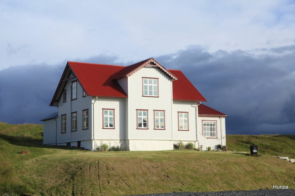 Maison typique islandaise à Stykkishólmur dans la rue principale Aðalgata