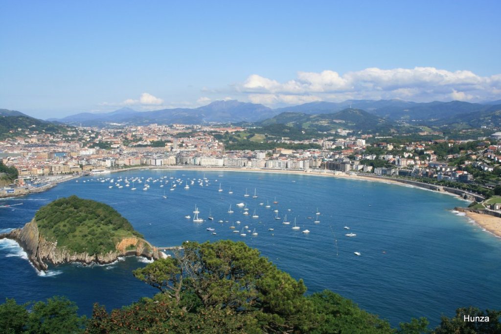 Panorama de la baie de la Concha vu depuis le mont Igeldo à Saint-Sébastien