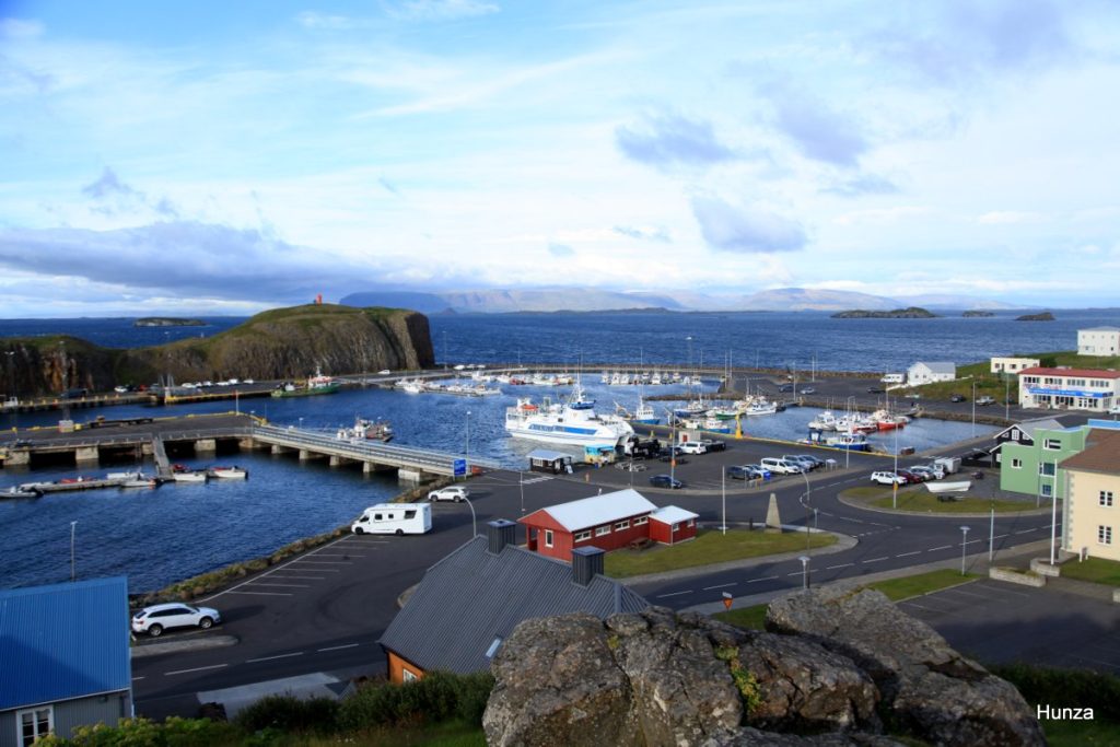 Le port de  Stykkishólmur vu depuis le Vatnasafn