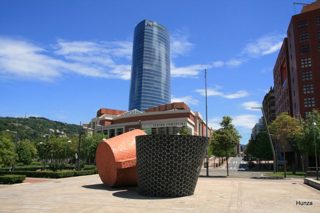 La tour Iberdrola dans le quartier moderne de Bilbao