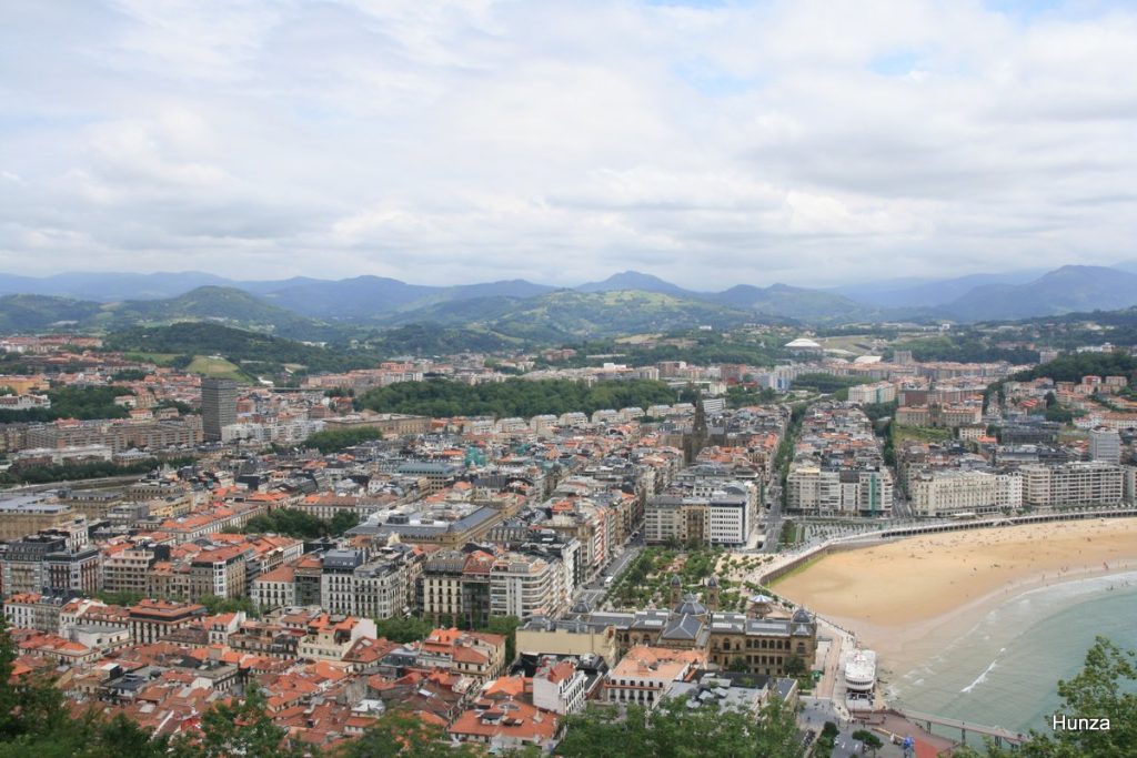 Panorama de Saint-Sébastien et de la plage de la Concha vus depuis le mont Urgull