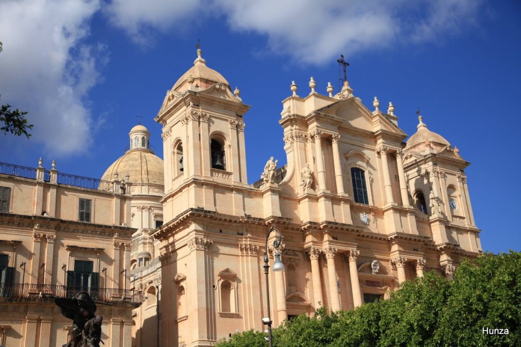 Cathédrale San Nicolò et Palazzo Ducezio sur la Piazza Municipio à Noto