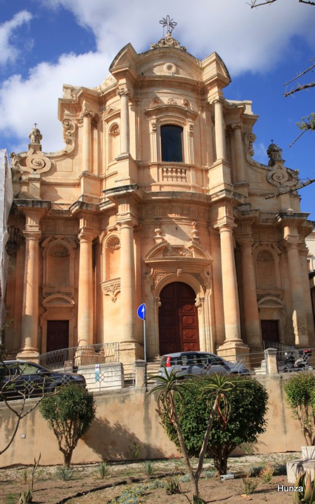 Façade baroque de l'église San Domenico à Noto