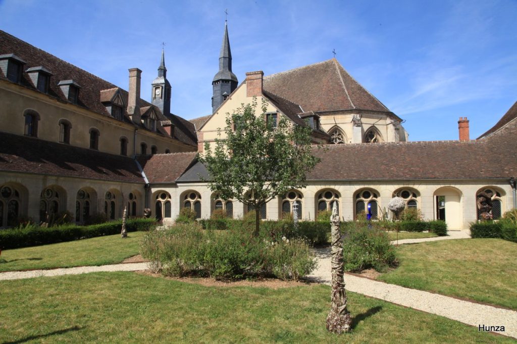Cloître de l'abbaye Saint-Nicolas à Verneuil-sur-Avre