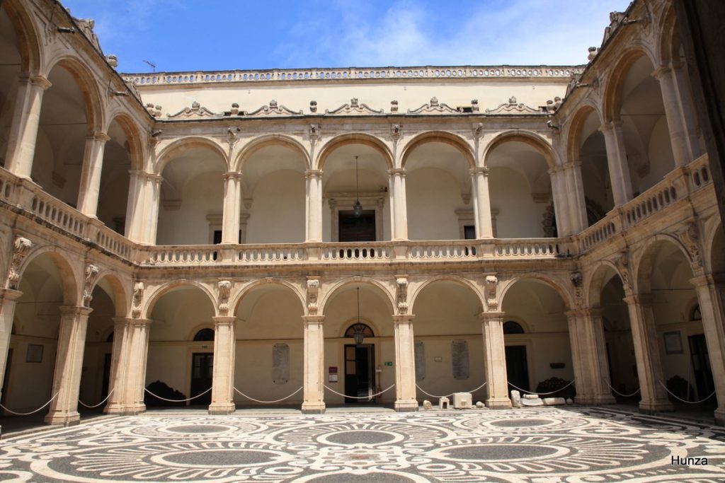 Cour intérieure du Palazzo dell'Università à Catane