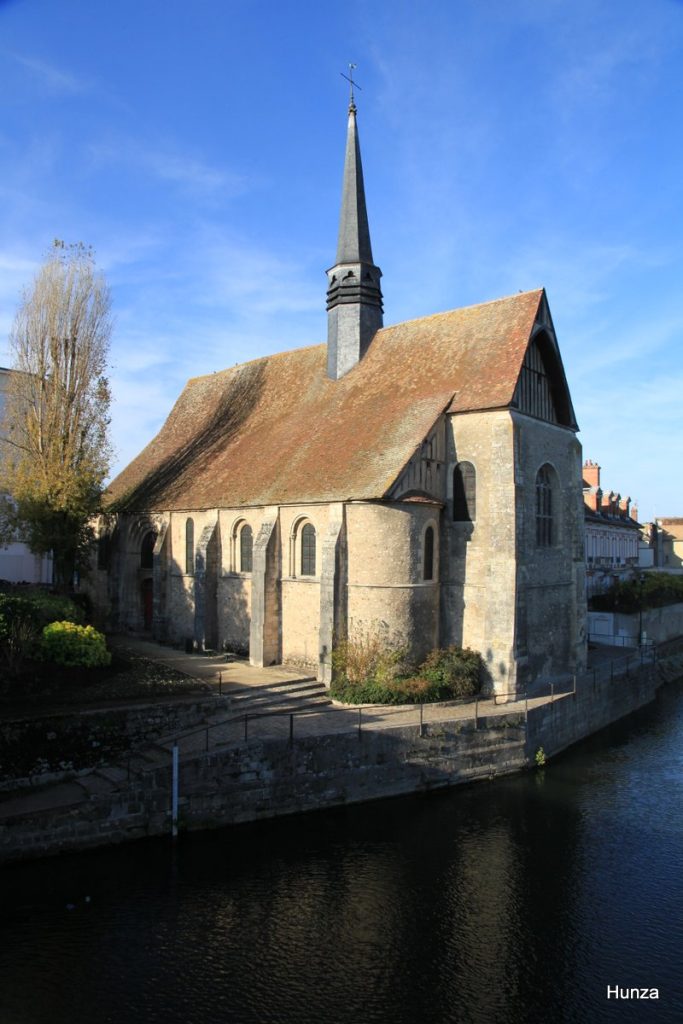 Église Saint-Maurice de Sens au bord de l'Yonne