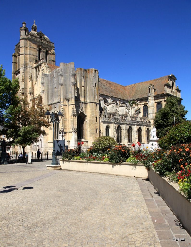 Vue de l'église Saint-Pierre de Dreux