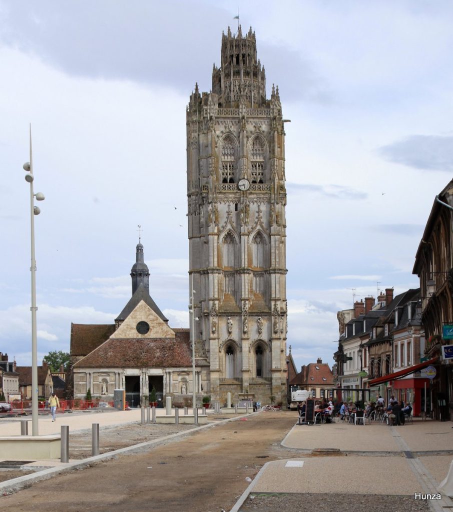 Église Sainte-Madeleine de Verneuil-sur-Avre et son clocher gothique