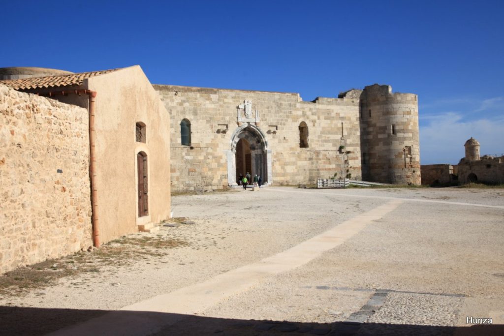 Entrée du château Maniace à Syracuse sur l'île d'Ortygie
