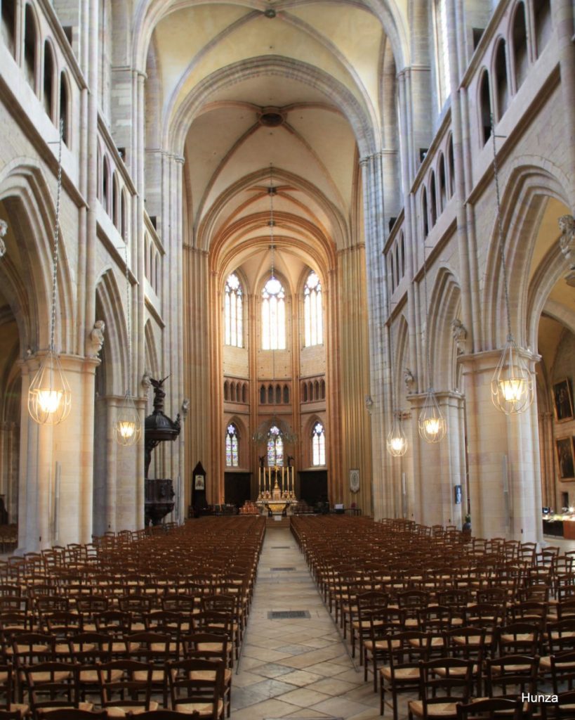 Nef de la cathédrale Saint-Bénigne de Dijon