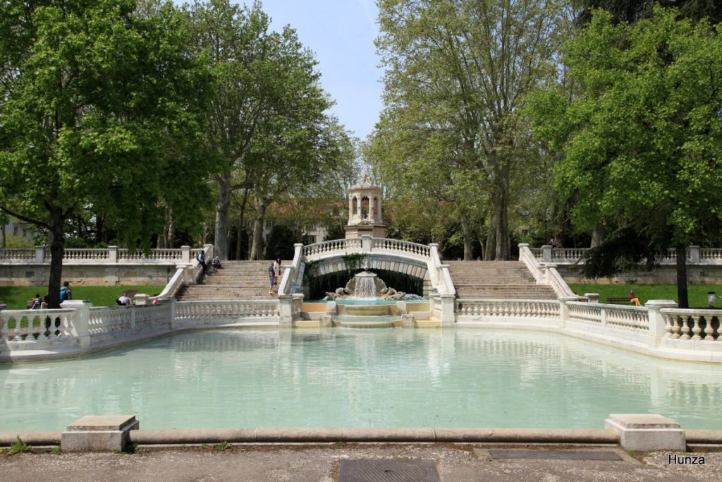 Bassin et pont du jardin Darcy à Dijon