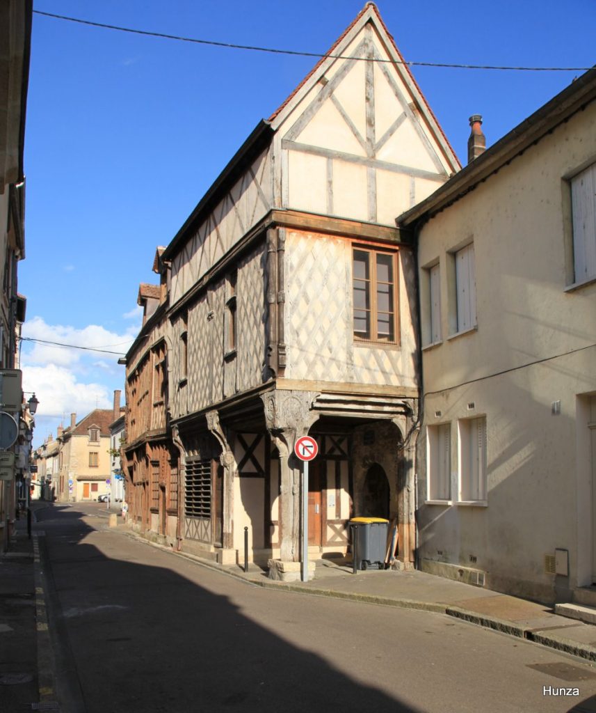 Maison du Portail à Sens, maison à pans de bois du XVIe siècle