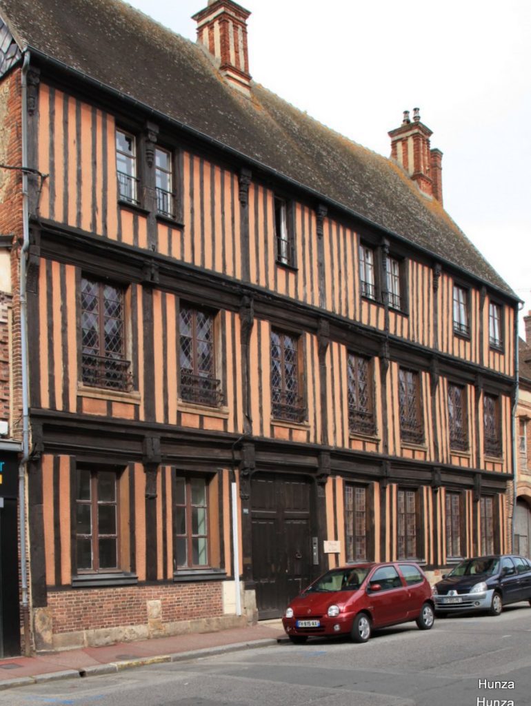 Maison à pans de bois du XVIe siècle, rue de la Madeleine à Verneuil-sur-Avre