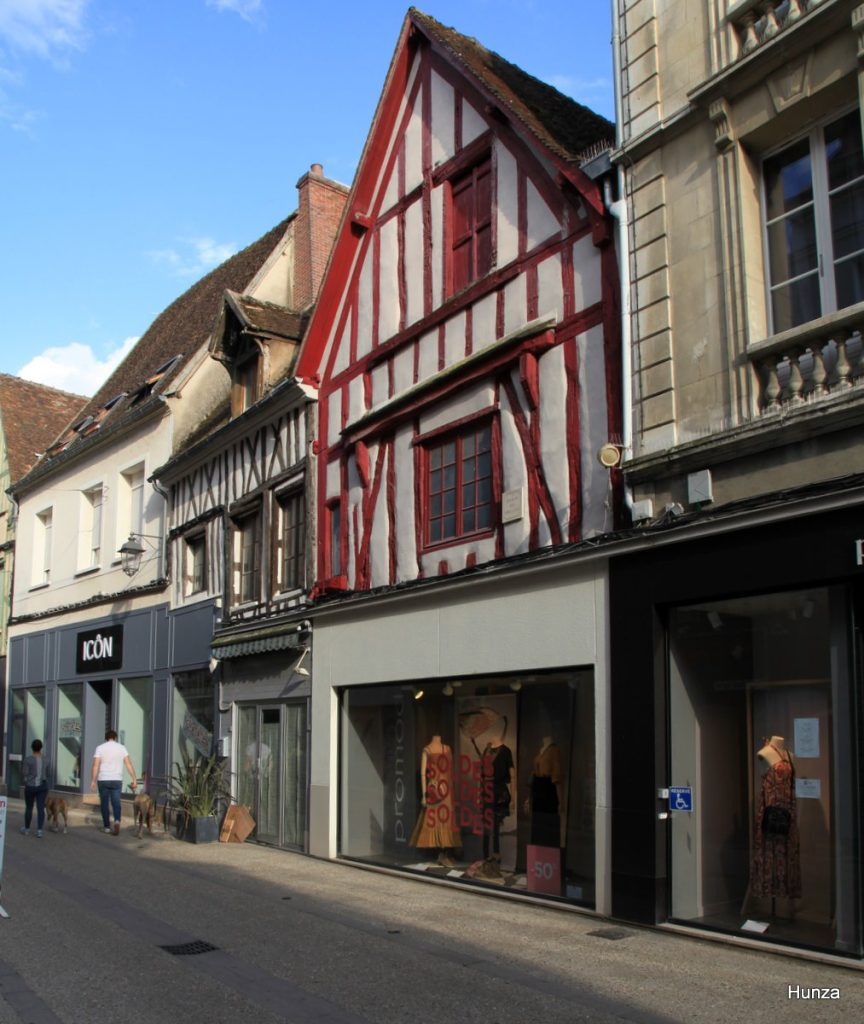 Maisons à pans de bois dans la Grande Rue de Sens