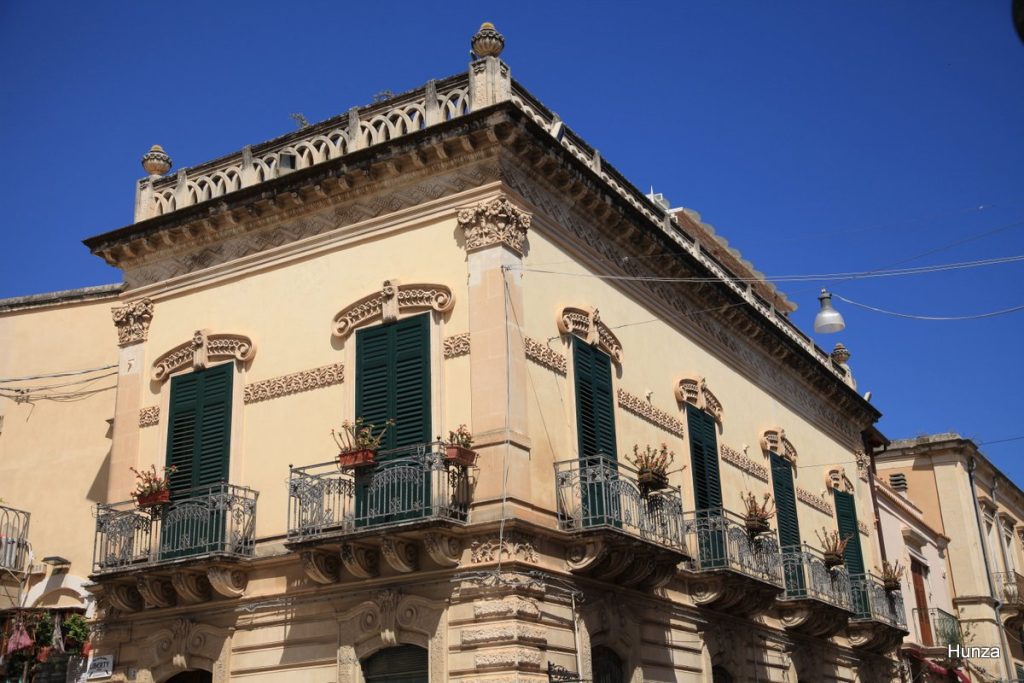 Palais baroque sur le Corso Vittorio Emanuele à Noto