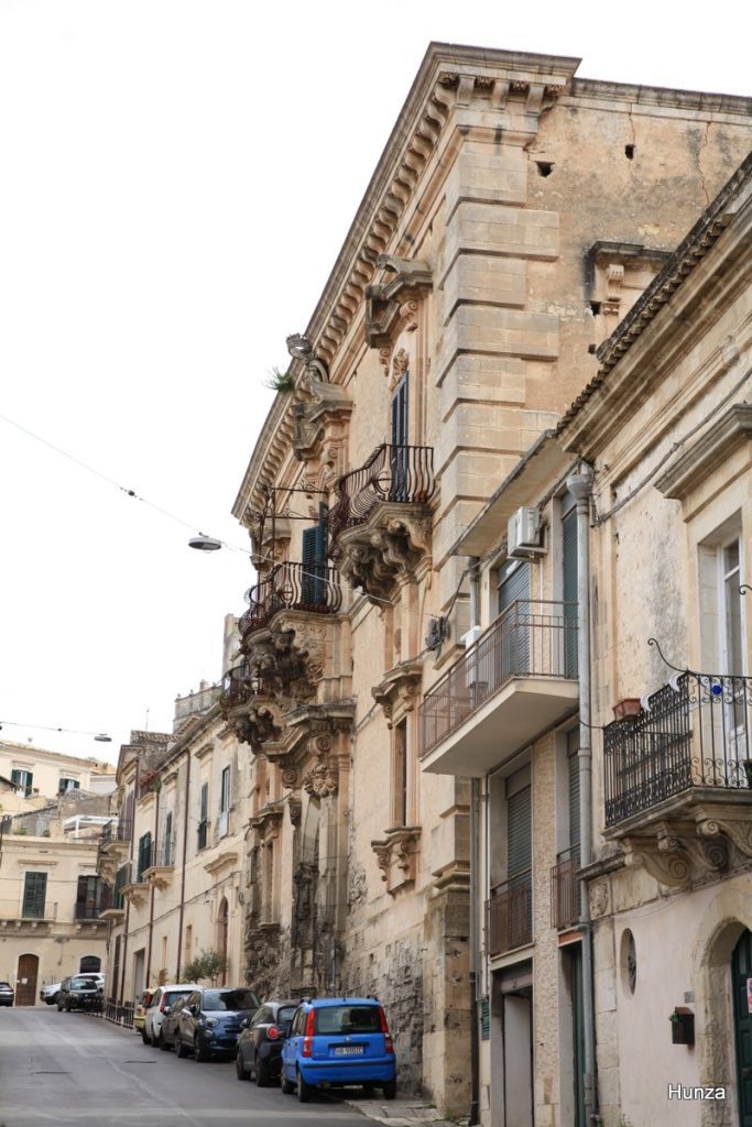 Balcons ouvragés du Palazzo Napolino Tommasi Rosso à Modica