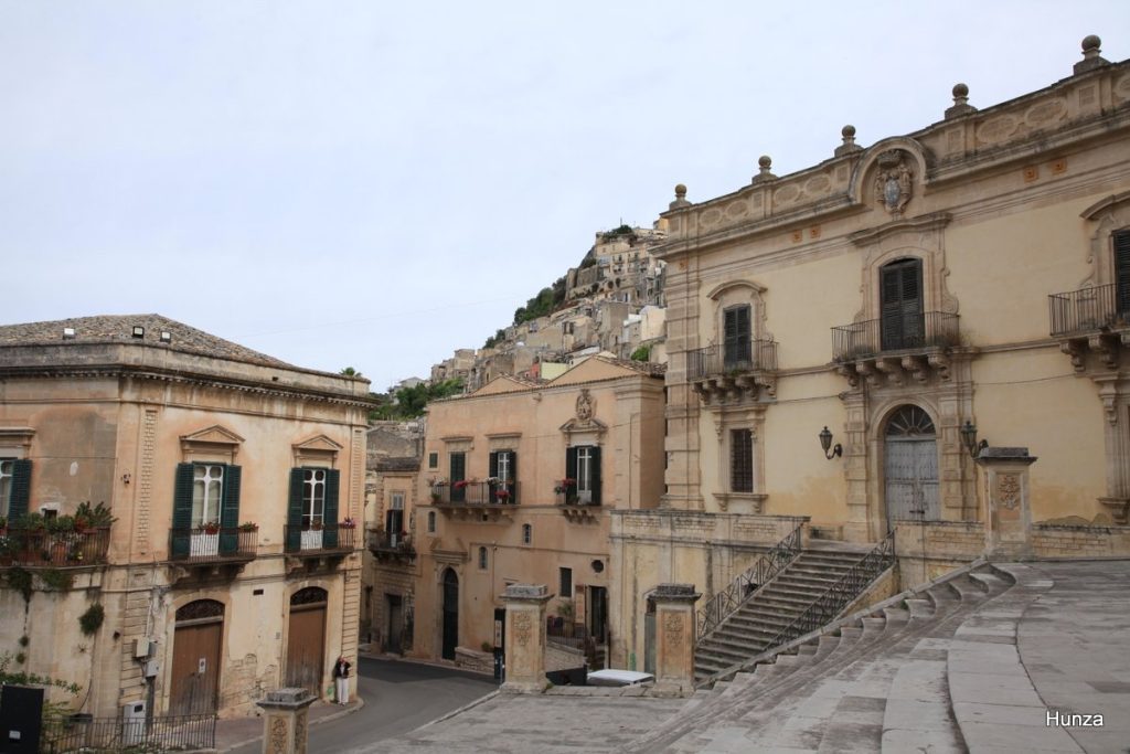 Palazzo Polara et panorama sur les maisons de Modica Alta en Sicile
