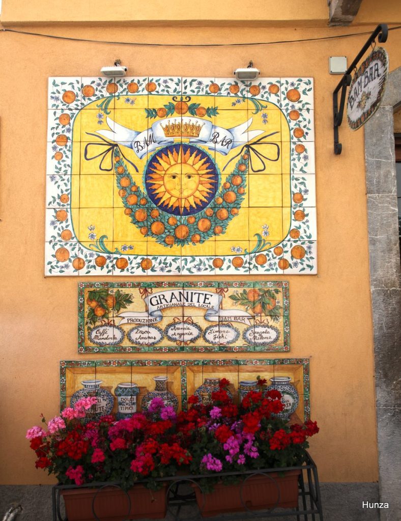 Panneau de céramique du Bam Bar à Taormine en Sicile