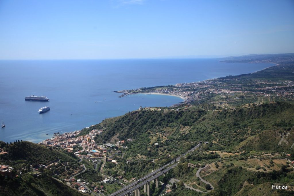 Panorama sur la baie de Giardini Naxos depuis Castelmola