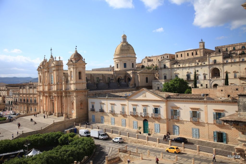Vue sur la cathédrale San Nicolò depuis la terrasse de Santa Chiara à Noto