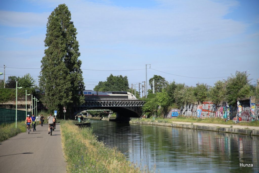 Pont rail franchissant le canal de l'Ourcq à Bobigny