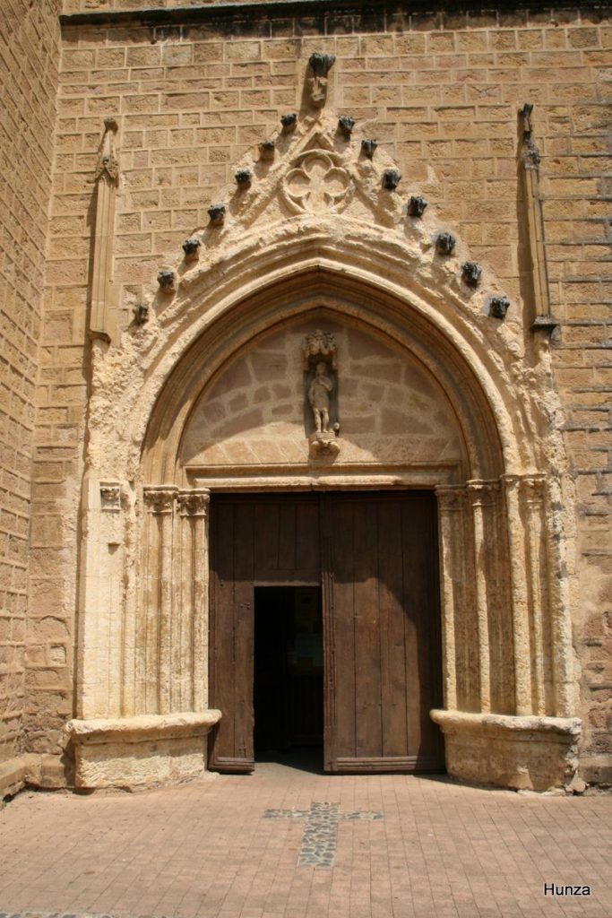 Portail méridional de l'église Sainte-Marie à Mirande