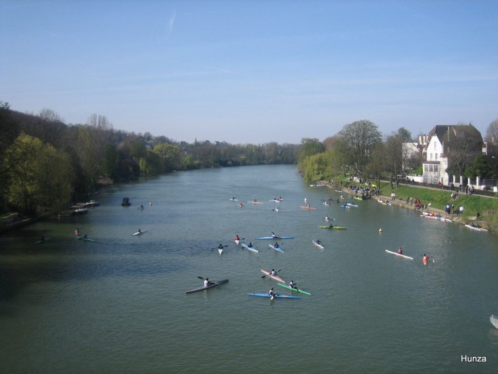 Vue de la Marne depuis le pont de Chennevières avec la promenade des Anglais à Saint-Maur-des-Fossés