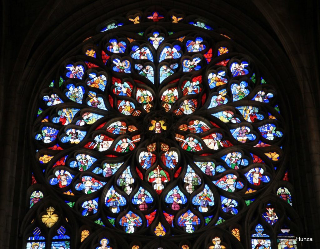 Rose du Concert céleste dans la cathédrale Saint-Étienne de Sens