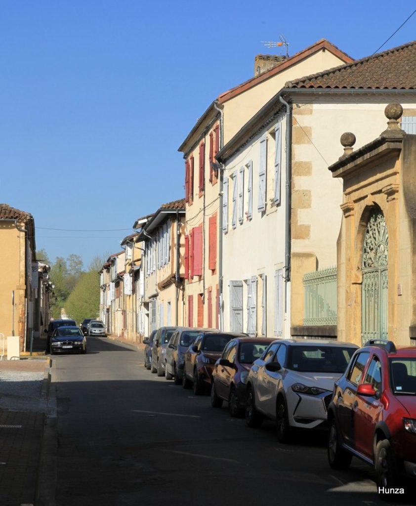 Rue Marens à Mirande dans le Gers