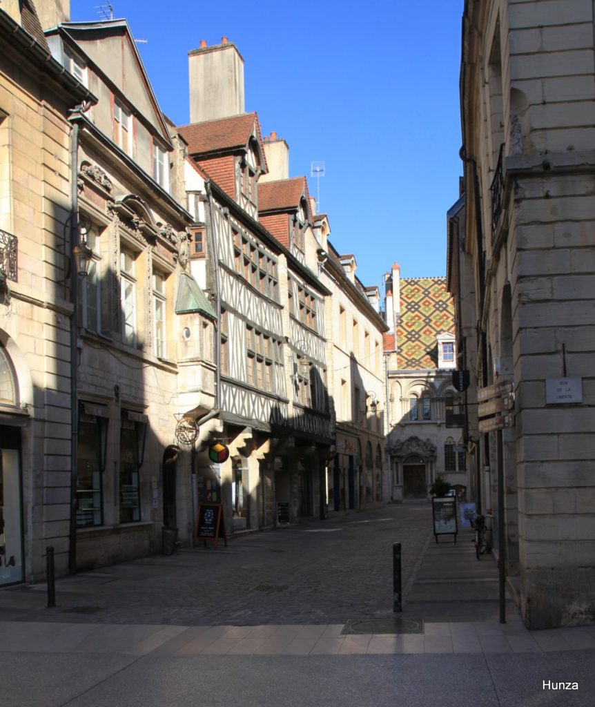 Maisons à pans de bois dans la rue Stephen-Liégeard dans le centre historique de Dijon