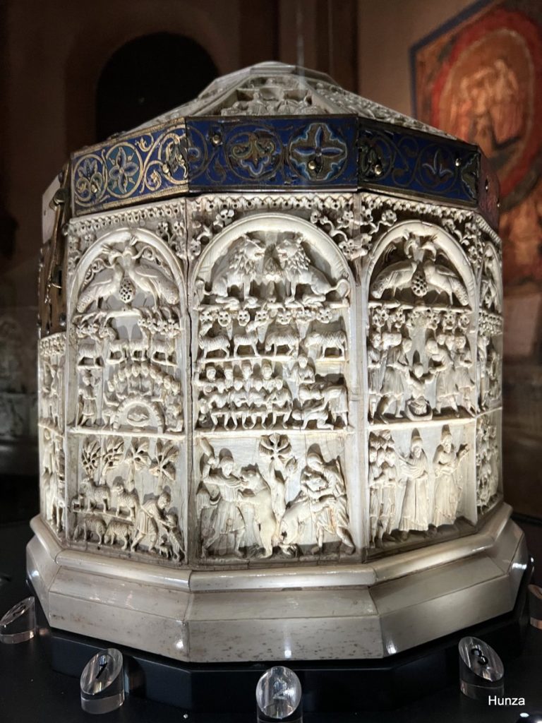 Sainte Châsse conservée dans le trésor de la cathédrale Saint-Étienne de Sens