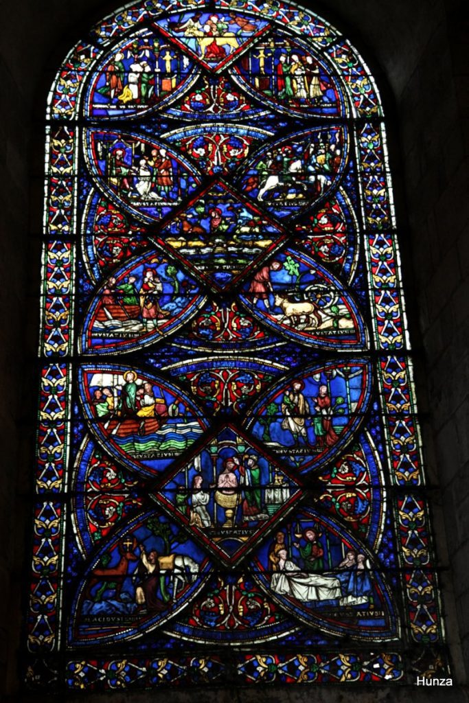 Vitrail de saint Eustache dans la cathédrale Saint-Étienne de Sens
