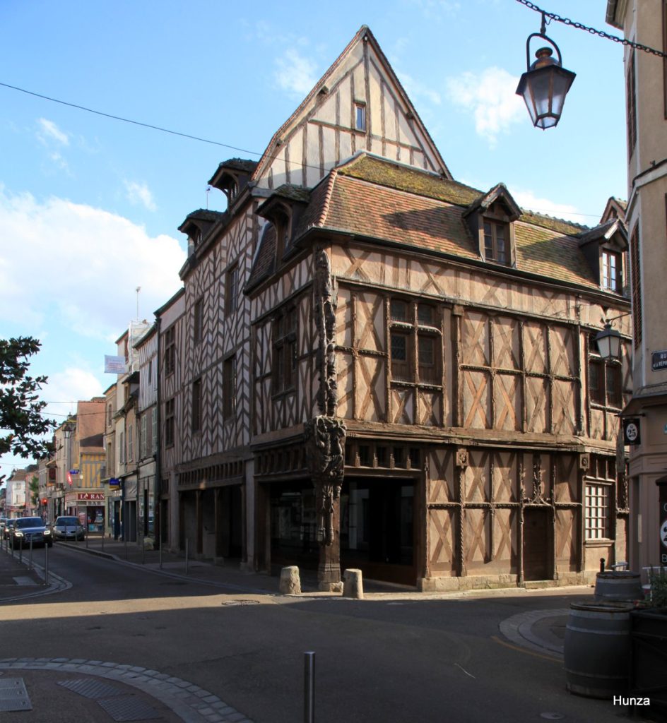 Maison d'Abraham, demeure à pans de bois du XVIe siècle à Sens