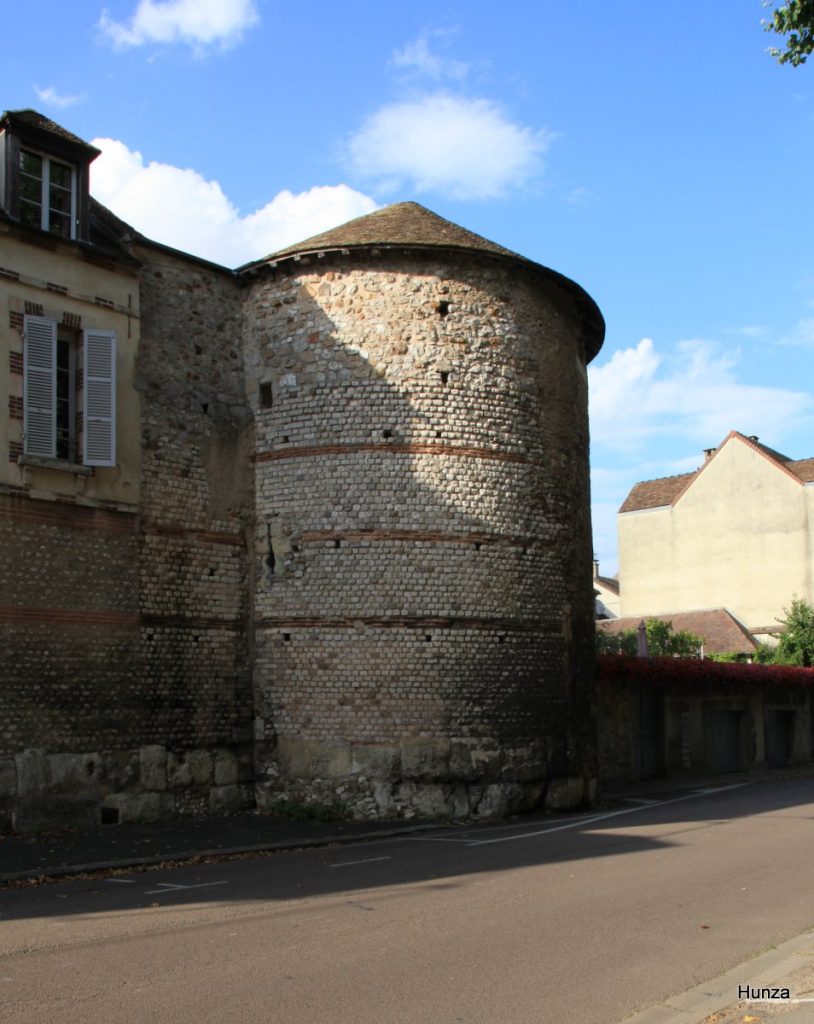 Tour de la Brèche, vestige des remparts de Sens