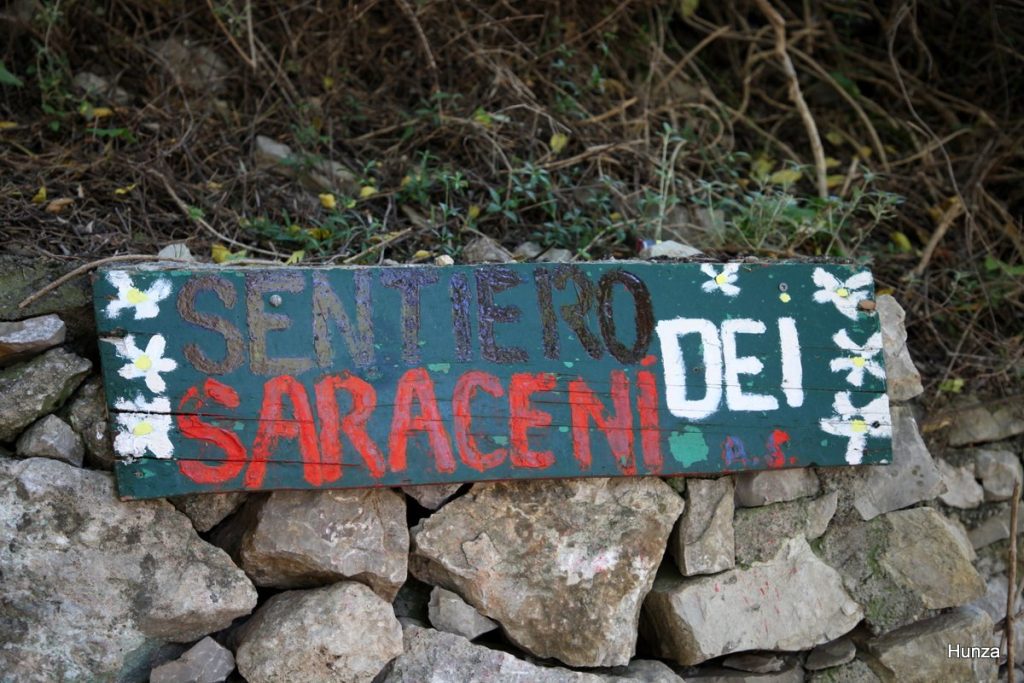Panneau du Sentier des Sarrasins entre Castelmola et Taormine