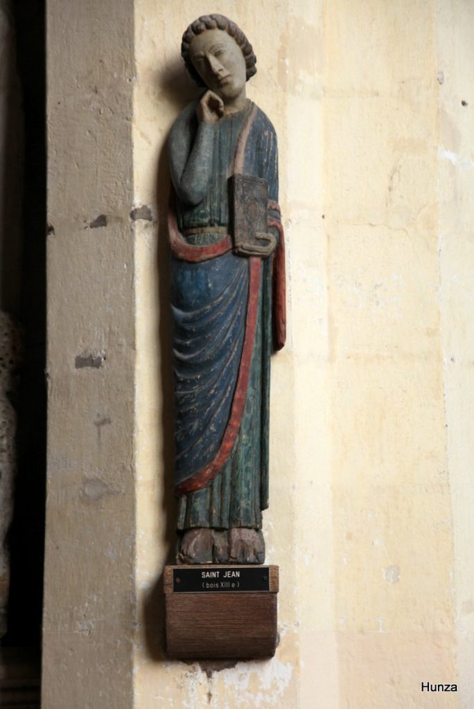 Statue en bois de saint Jean dans l'église Notre-Dame de Verneuil-sur-Avre
