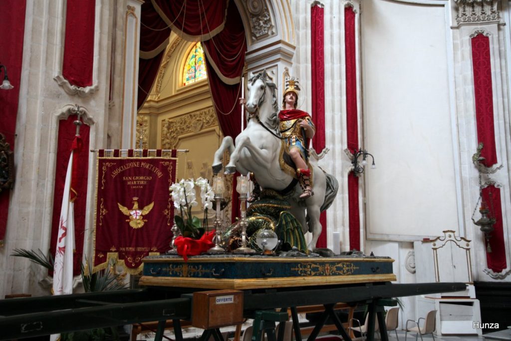 Statue de saint Georges dans le Duomo San Giorgio à Raguse Ibla