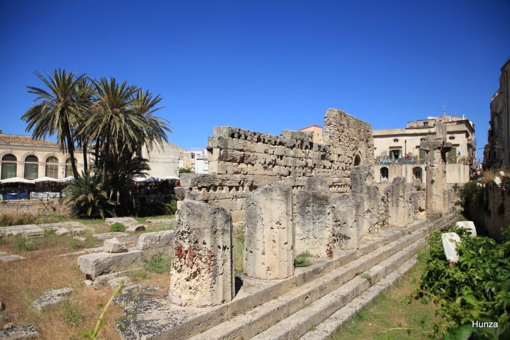 Vestiges du temple grec d'Apollon à Ortygie dans la ville de Syracuse en Sicile