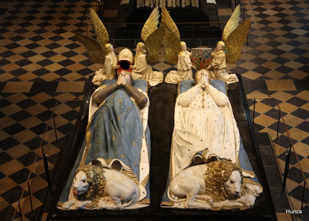 Tombeaux des ducs de Bourgogne au musée des Beaux-Arts de Dijon