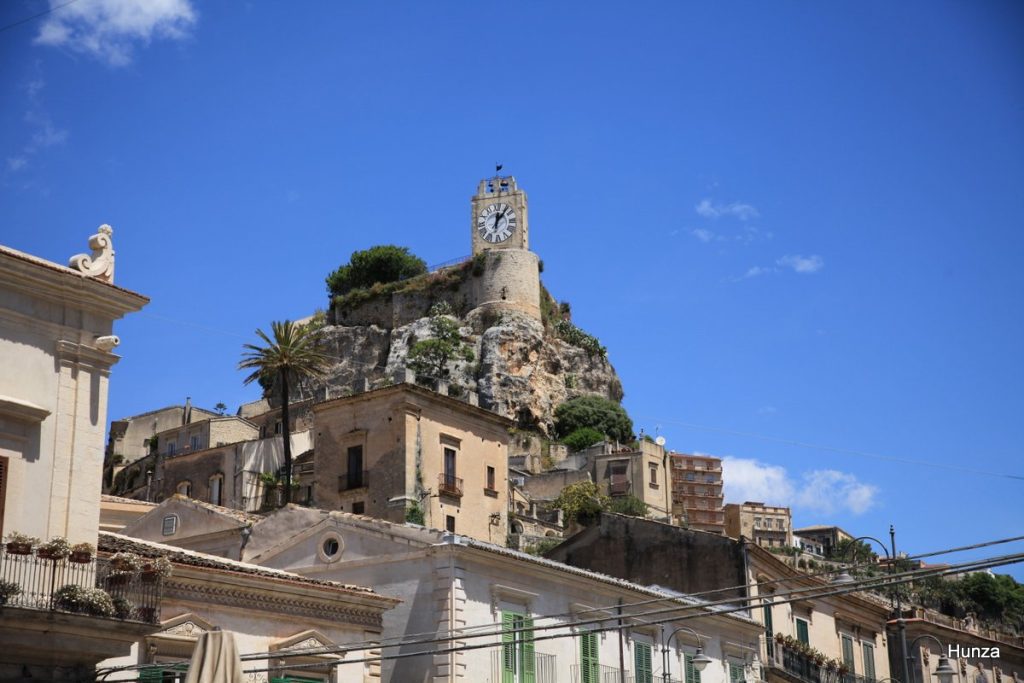 Tour de l'horloge, vestige du château des Comtes de Modica