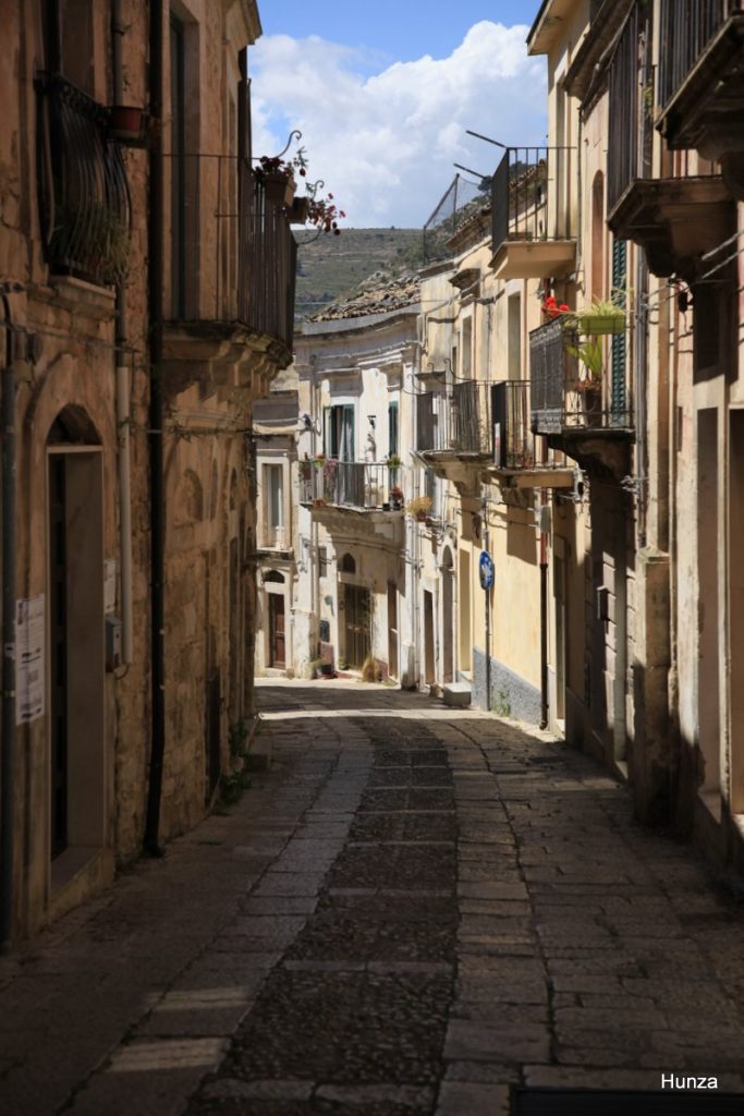 Maisons et balcons de la Via XI Febbraio à Raguse Ibla