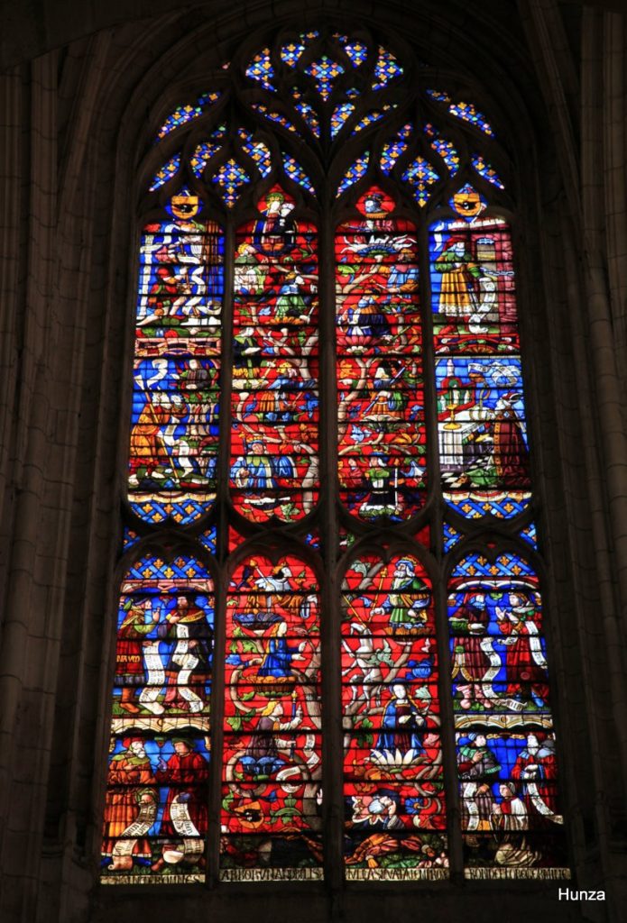 Vitrail de l'Arbre de Jessé dans la cathédrale Saint-Étienne de Sens