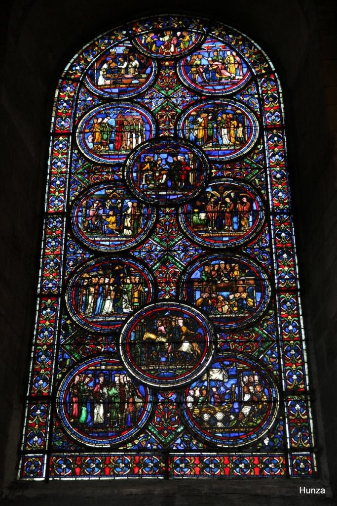 Vitrail de saint Thomas Becket dans la cathédrale Saint-Étienne de Sens
