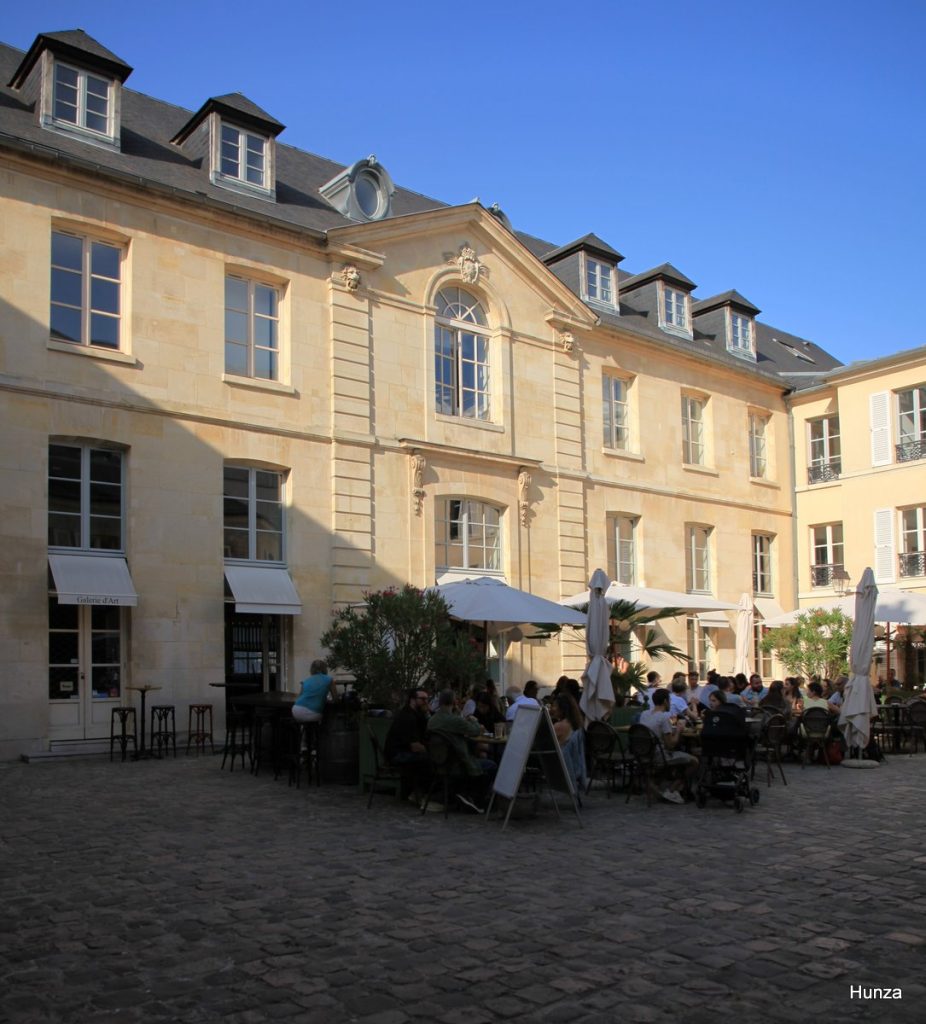 Ancien bailliage de Versailles dans le quartier des antiquaires