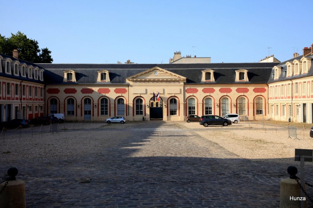 Cour des anciennes Écuries de la Reine à Versailles